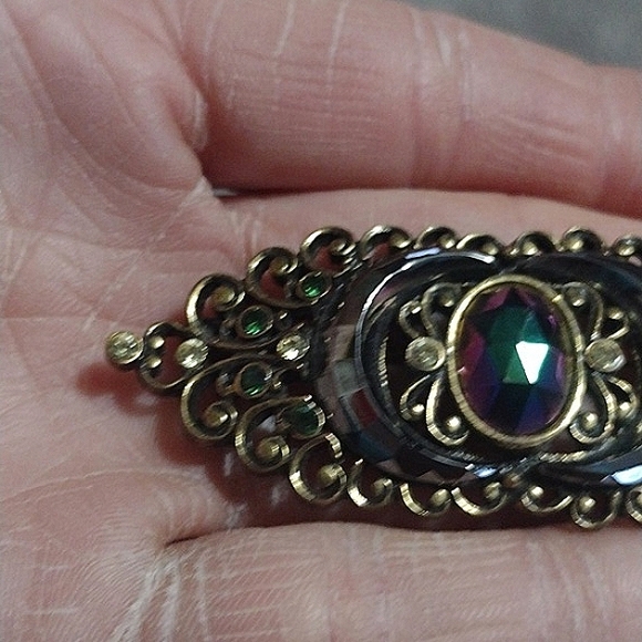 1928 JEWELRY CO. BROOCH RAINBOW AND GREEN RHINESTONE FILIGREE BACKING 3" - Picture 8 of 10
